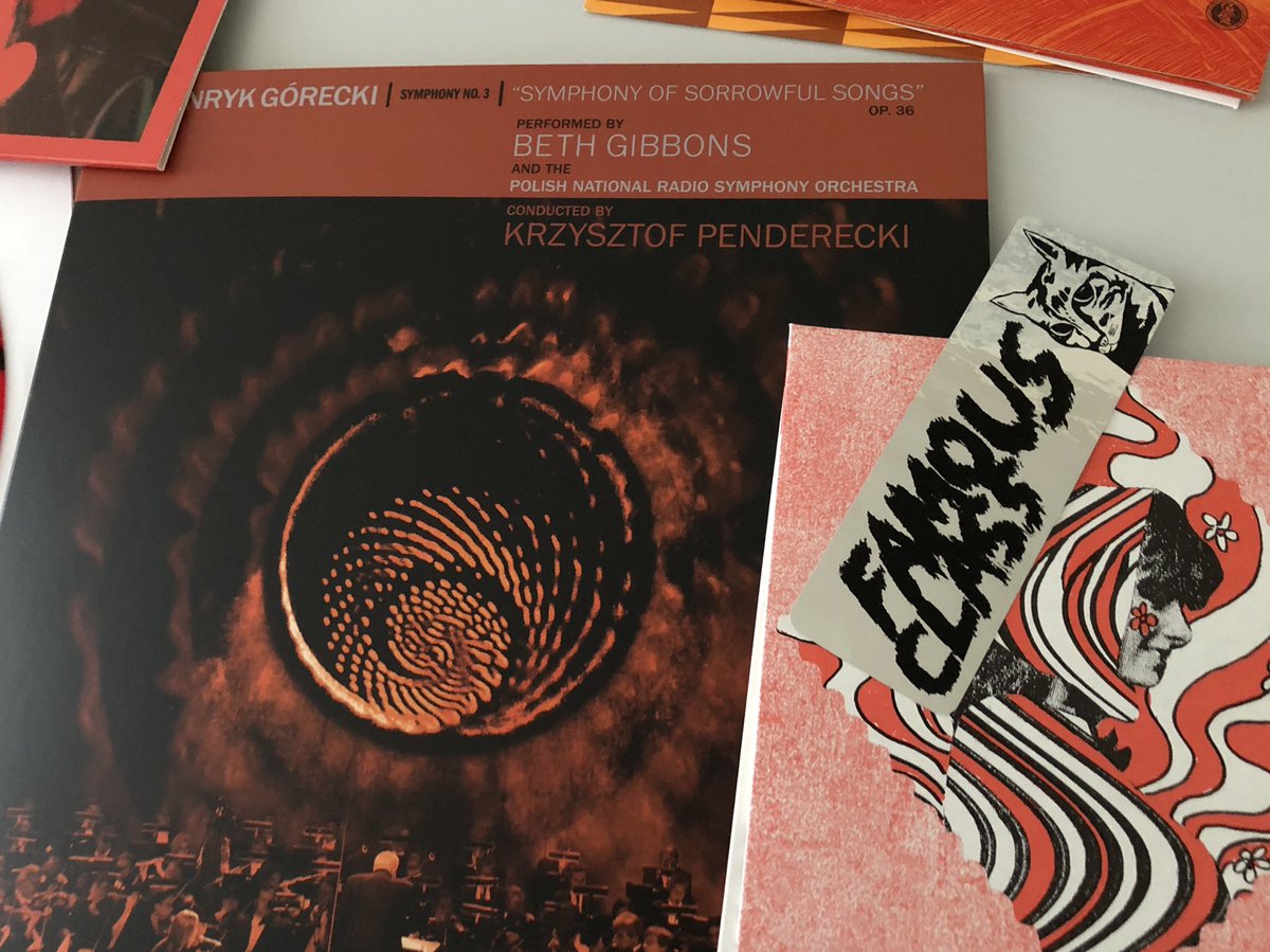 cagedbeatnik's tweet photo. on the red and orange spectrum this early evening . . as the wind clatters outside . . salut @CastlesInSpace @stereolabgroop @silverjews @realbethgibbons @FAMOUSCLASS #garycook https://t.co/sFnWMoT8Lg