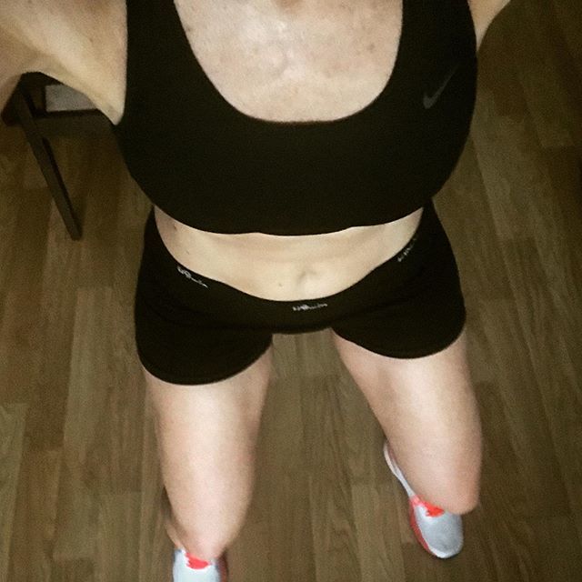 paloaguado's tweet photo. Que me da tiempo a ir al gimnasio, ¡perfecto! Que el ginecólogo te tiene más de 2h esperando en la sala y se te hace tarde, ¡pues se entrena en casa! 🏋🏼♀️🤸🏼♂️🧘🏼♂️
.
#keepmoving #retos #proyectosurf #yahoraconmisamigas #viernes https://t.co/FO15Ihje0M https://t.co/Jk8EHr3hrY