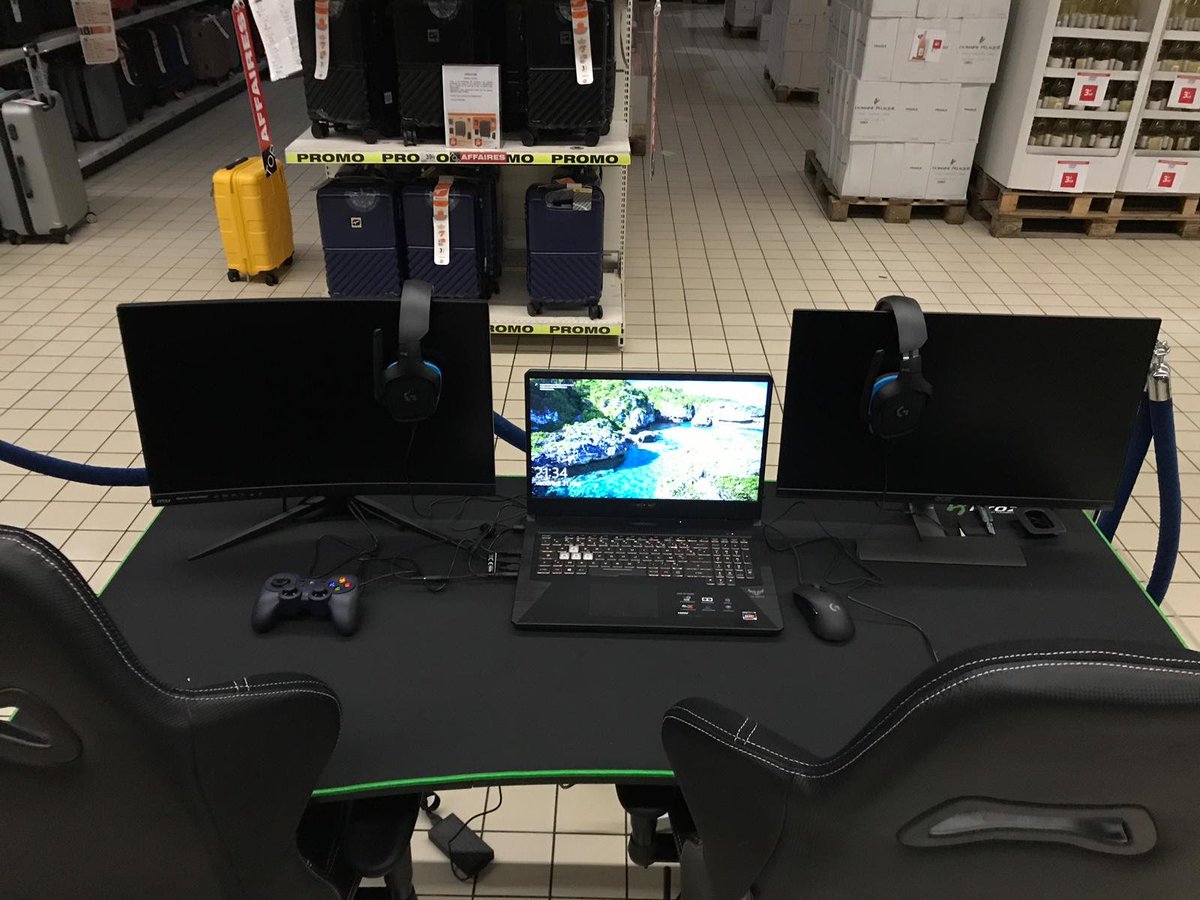 CID_ITgaming's tweet photo. Tout est en place pour la #AuchanGamesWeek
Les équipes @Cidexport ont assurés la préparation technique du matériel et l'installation sur 3 magasins.
Demain nos équipes accueilleront les participants pour la compétition #PES2019
#ESLfrance
#HypergamesA https://t.co/IdqnXwIzGi