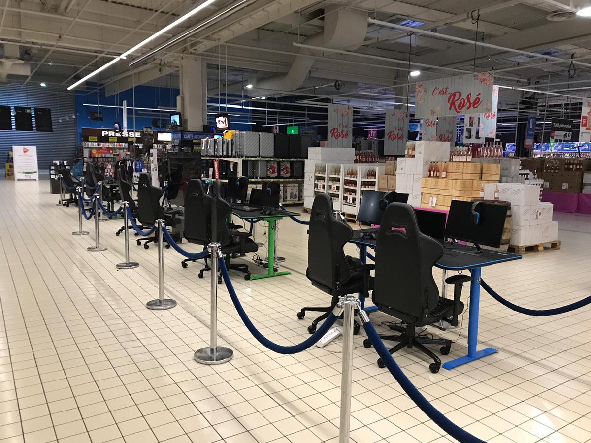CID_ITgaming's tweet photo. Tout est en place pour la #AuchanGamesWeek
Les équipes @Cidexport ont assurés la préparation technique du matériel et l'installation sur 3 magasins.
Demain nos équipes accueilleront les participants pour la compétition #PES2019
#ESLfrance
#HypergamesA https://t.co/IdqnXwIzGi