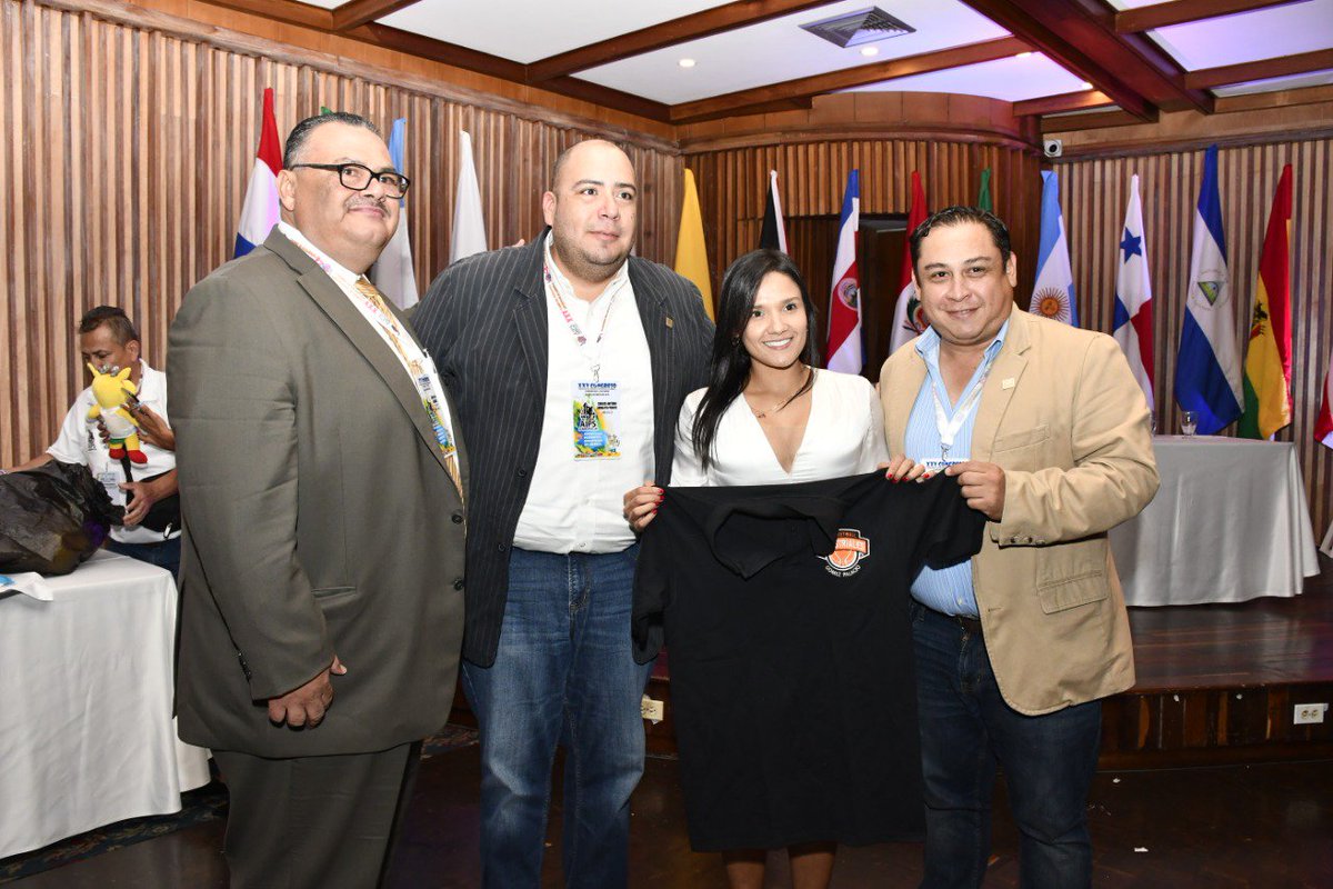 ACODELAC (@acodelac) on Twitter photo Carol Gaviria, Titular de @somosinderbu 🇨🇴 recibió una playera de <a href="/IndustrialesGP/">Industriales De Gómez Palacio</a> 🏀 de parte de <a href="/CAZavaleta/">CarlosArturoZavaleta</a> <a href="/zurdo_vazquez/">Humberto Vázquez</a> y Alberto Rico de <a href="/femecrode/">Femecrode</a> 🇲🇽 en Congreso y Juegos <a href="/aips_america/">AIPS América</a> con sede en <a href="/ACORDCOLOMBIA1/">Acord Col 🇨🇴 ®️</a> Carol Gaviria, Titular de @somosinderbu 🇨🇴 recibió una playera de <a href="/IndustrialesGP/">Industriales De Gómez Palacio</a> 🏀 de parte de <a href="/CAZavaleta/">CarlosArturoZavaleta</a> <a href="/zurdo_vazquez/">Humberto Vázquez</a> y Alberto Rico de <a href="/femecrode/">Femecrode</a> 🇲🇽 en Congreso y Juegos <a href="/aips_america/">AIPS América</a> con sede en <a href="/ACORDCOLOMBIA1/">Acord Col 🇨🇴 ®️</a>
