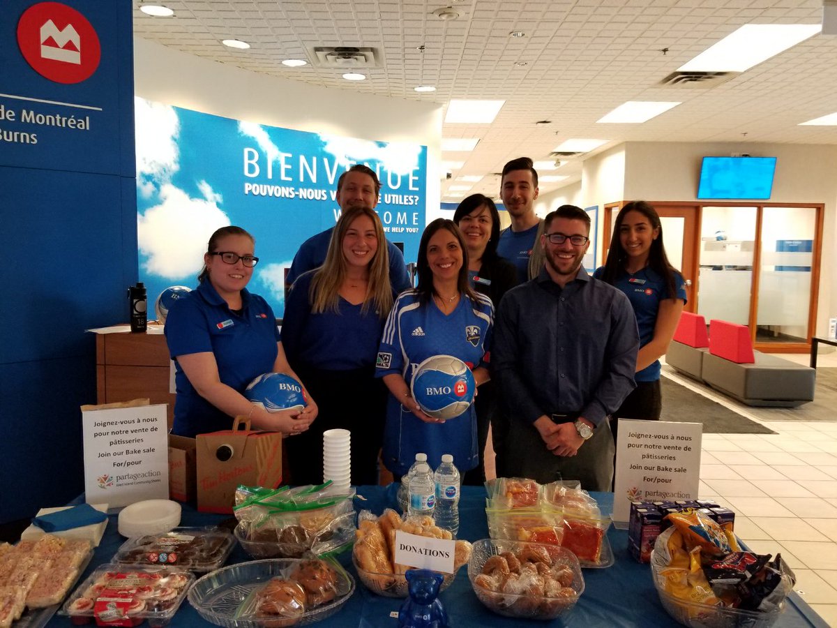 StefM1987's tweet photo. Team Fairview having a bakesale supporting @WICSPartage #proudtoworkatbmo #partageaction https://t.co/76TM5jUJpH
