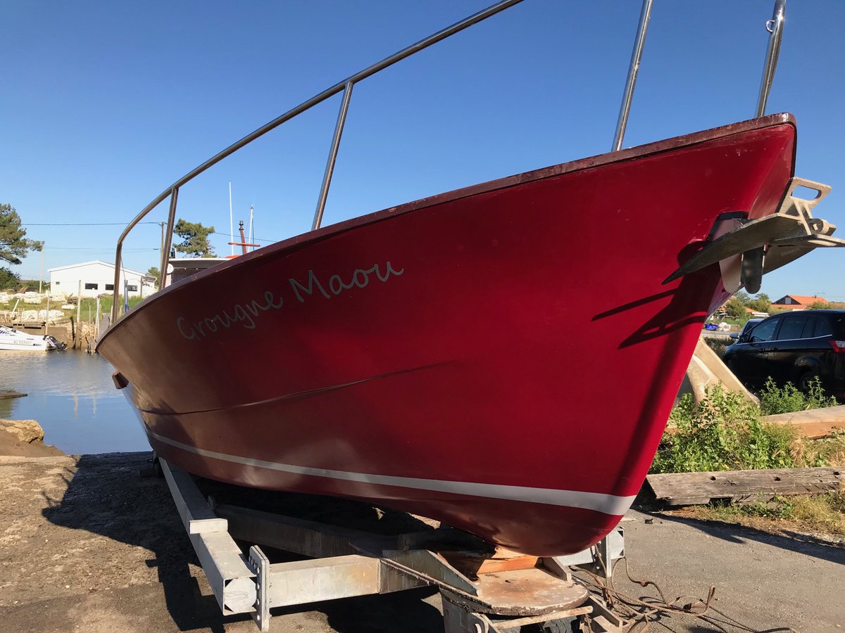 mhdesesgaulx's tweet photo. Bénédiction et mise  à l’eau du Grougne Maou 
Un grand bravo aux entreprises qui ont réalisé cette plate à des fins de transports. Elles sont toutes gujanaises notamment le chantier de Grégory Debord 
Ce bateau au départ de La Hume est un service de plus pour la population https://t.co/n7HijfU34Y