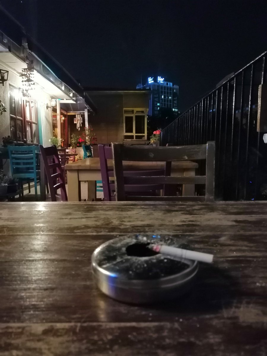 ___mir3's tweet photo. Sonuçta gökyüzü de maviliklere veda eder gece bitime kadar. Güzel geceydi... https://t.co/Lj73Bd20v8