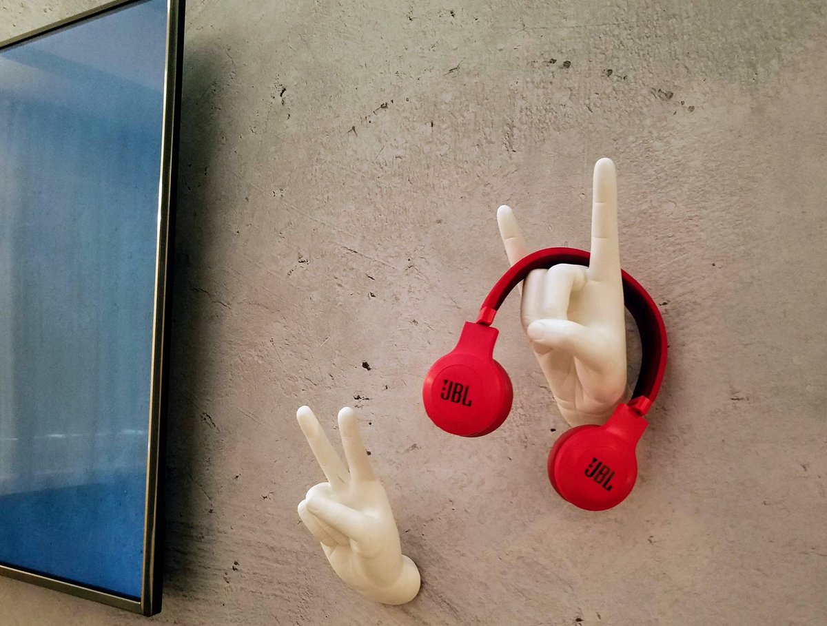 AServicesInc's tweet photo. In ❤️ w/ Radisson RED's reno which is all about pops of red elements. From the shower door to the sofa, record player and headphones hanging from walls resembling raw concrete! Hats off to the radically red Design Team! @RadissonHotels @Radisson #Radisson #Hotels #Traveller https://t.co/21CGIpyE8T