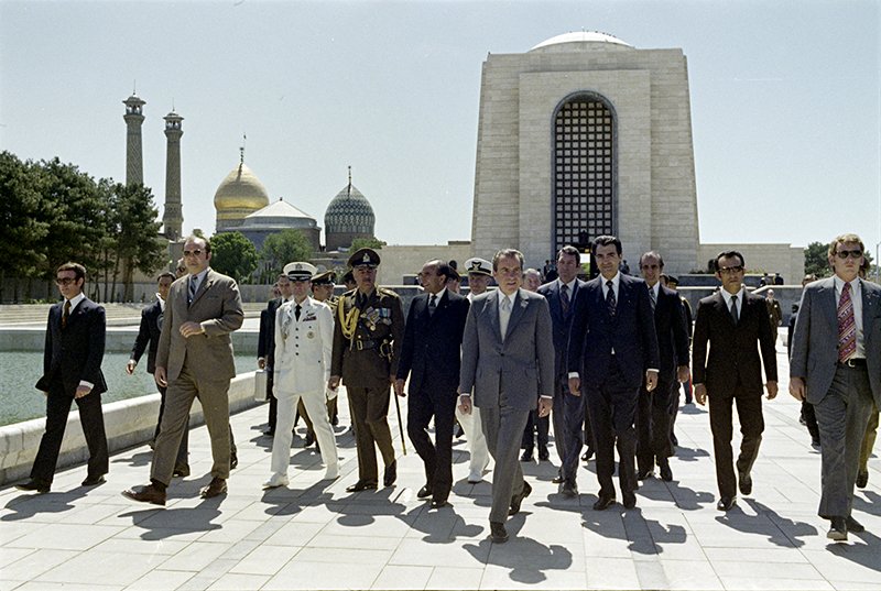 NixonLibrary's tweet photo. #OTD 5/31/1972 President Nixon and Prince Mahmoud Reza Pahlavi visited the mausoleum of Reza Shah Pahlavi the Great in Tehran. The building was destroyed 1979-1980 following the Iranian Revolution. 
(Image: WHPO-9278-17A) https://t.co/T5fEEKoWsq