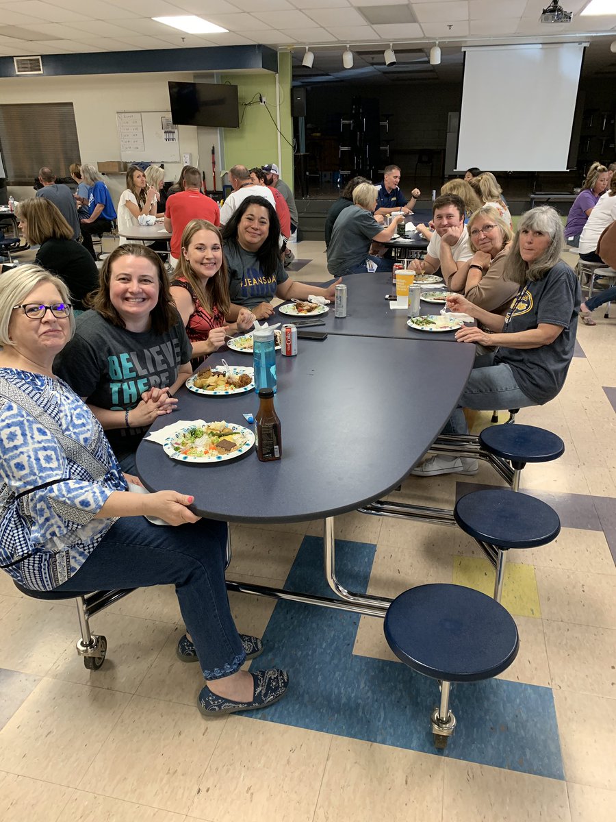 kerrybroyles's tweet photo. HMS staff lunch.  Schools out for summer.  #Lpsleads #heritagems https://t.co/zraOGV5eEZ