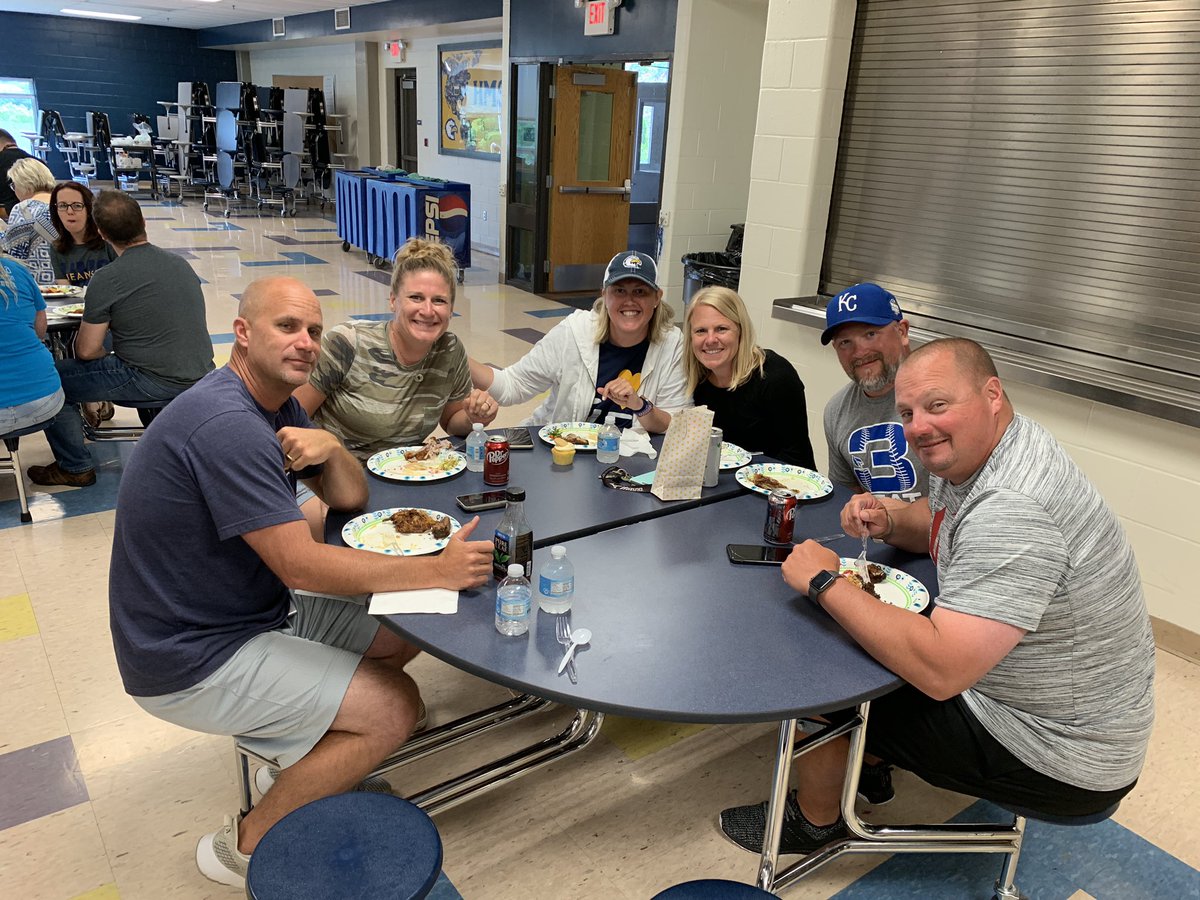 kerrybroyles's tweet photo. HMS staff lunch.  Schools out for summer.  #Lpsleads #heritagems https://t.co/zraOGV5eEZ