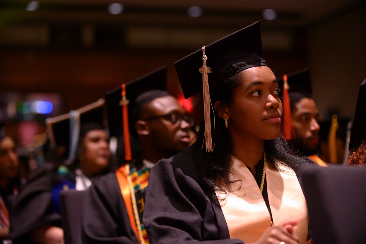 UTexasStudents's tweet image. Still celebrating #UTGrad19!🤘🎓🧡 #LonghornFriday #UT19 #InfluencingtheLonghornLife