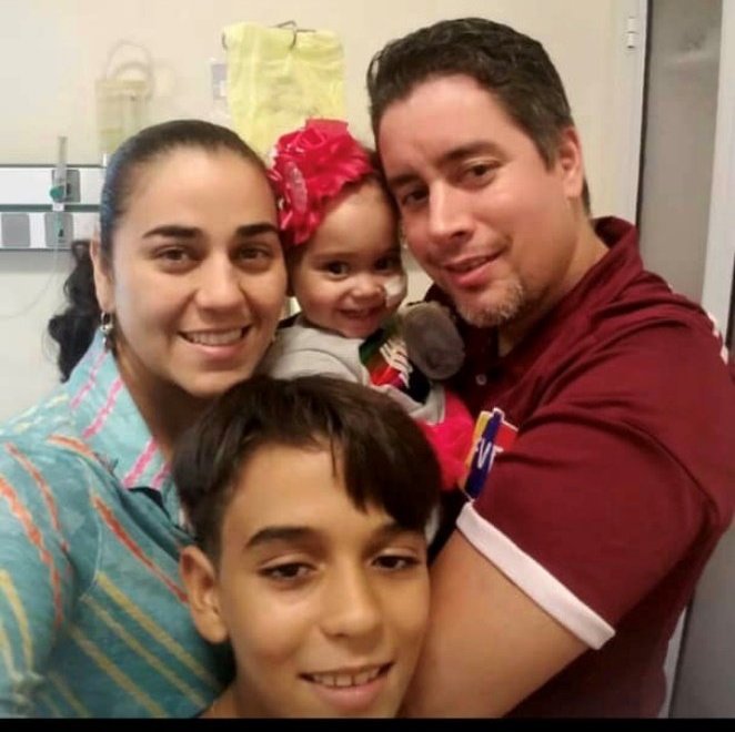 fundalatin's tweet photo. Isabella ya tiene 22 meses de nacida. Tiene complicaciones post-trasplante de hígado. Su condición es muy delicada y necesita seguir su tratamiento en Argentina, sin demoras. La persecución financiera contra Venezuela debe cesar.
#ElBloqueoMata https://t.co/EHHlCxrC5O