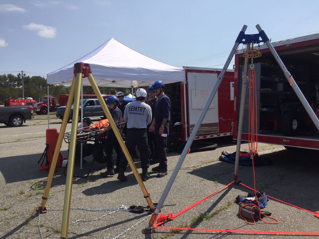 semtrt1's tweet photo. SEMTRT is participating in a large scale training exercise with many other technical rescue teams at Joint Base Cape Cod. Teams are briefing officials from many agencies on the technical rescue assets and teams capabilities. #SEMTRT https://t.co/h2utF11C16