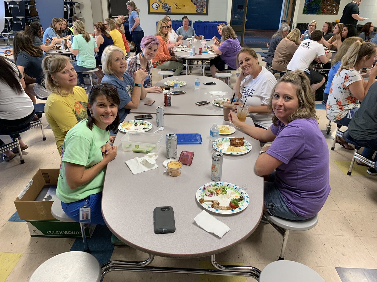 kerrybroyles's tweet photo. HMS staff schools out for summer. #heritagems    #LPSleads https://t.co/dA7grH1Vqu