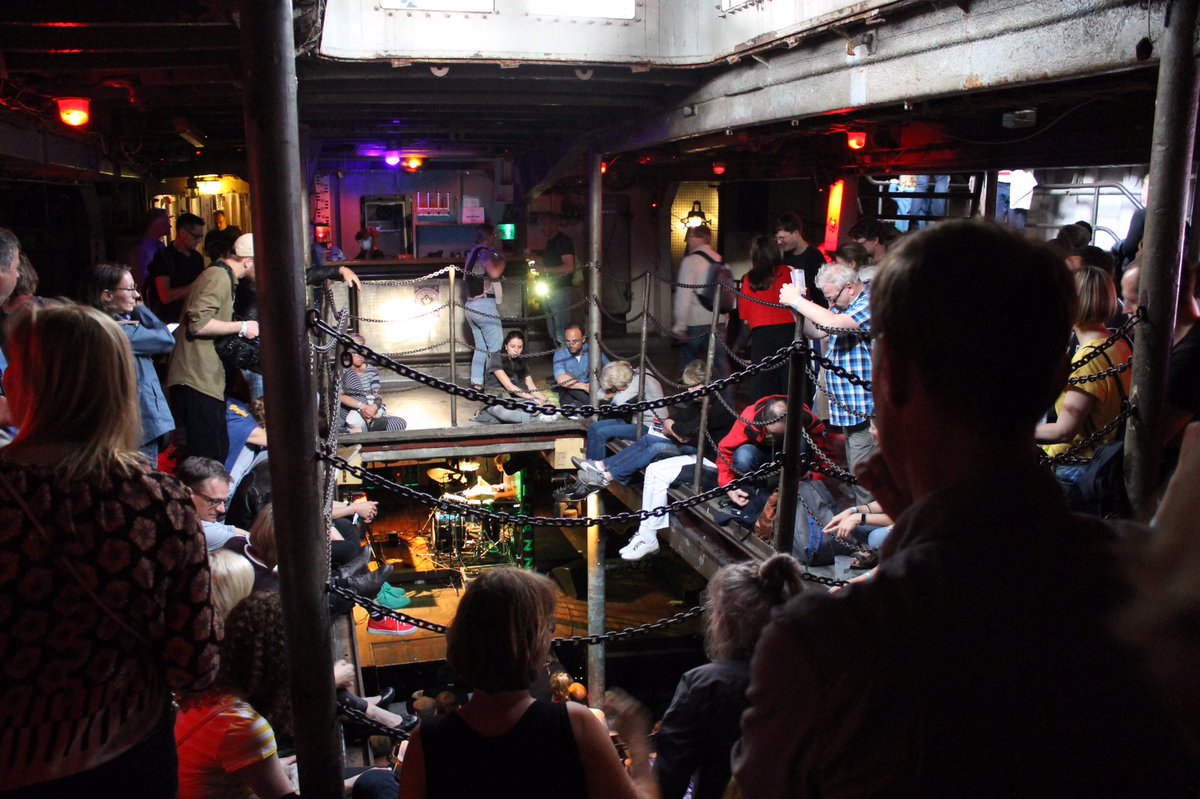 Elbjazz's tweet photo. Volles Unter-Deck und super Stimmung auf der MS Stubnitz bei @GlassMuseumband 🤩🥳 #elbjazz19 #msstubnitz #unterdeck #grooven #superstimmung #tollerjazz #hamburg #aufdemSchiffamtanzen https://t.co/S8bAyRdlZr