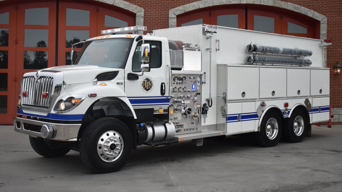 FerraraFire's tweet photo. Thank you to Lincoln Parish FD 1 for purchasing 2 commercial tankers. These twins comes with a 1500 GPM Waterous CMu with a 3000 gallon water tank. For more information visit https://t.co/lxthuT9ugF #ferrarafire #firefighters #revstrong https://t.co/cWm0YV1yAt