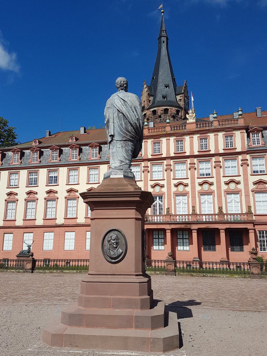 FVerreist's tweet photo. Duke Franz in front of "his" #castle in #Erbach. It contains a collection of roman #antiquities which he is said to have smuggled across the border hidden underneath his roman toga. The castle also contains knight armors and antlers.  #Germany #sightseeing #Odenwald #travel https://t.co/QHZ9uPzIjX