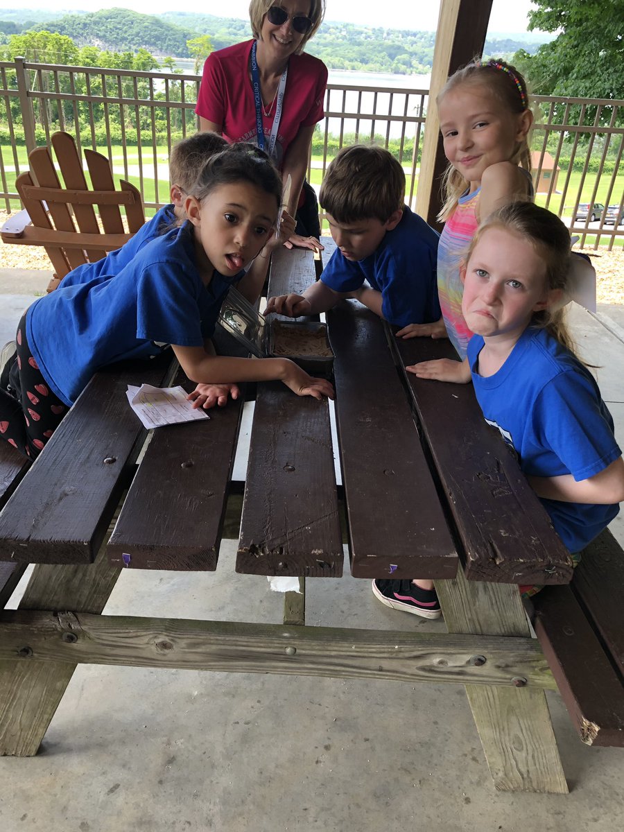 Outdoor ed wouldn’t be complete without finding animal tracks! @carmelsupt @Carmelschools @KESPrincipal6Cs <a href="/JanetWarden/">Dr. Janet Warden</a> #Carmel6Cs