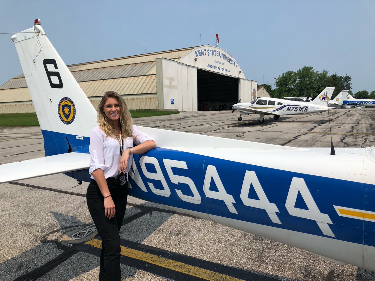 Calie_Huge's tweet photo. GUYS!! I’m a certified pilot 🛩👩🏼‍✈️ https://t.co/f9TznMXYRP