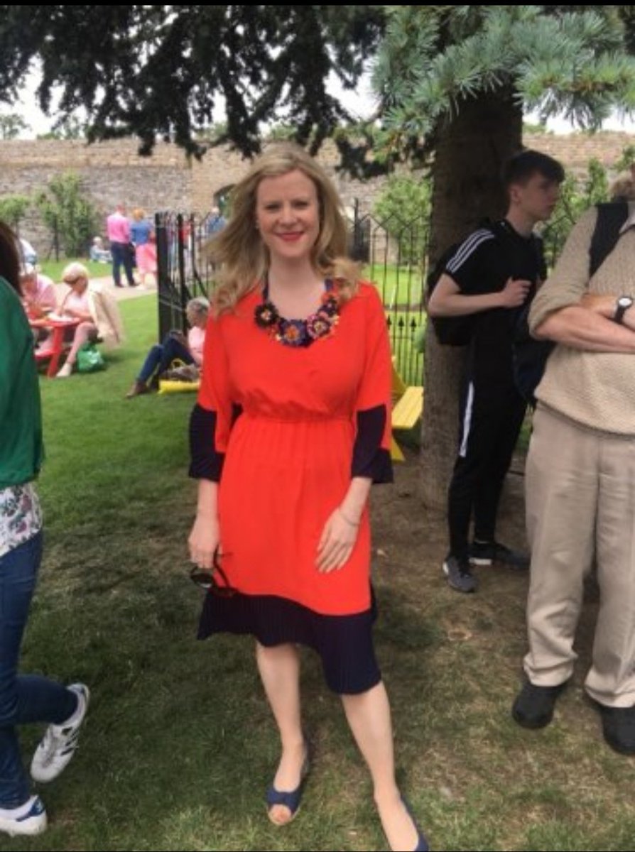 S_DalyDesigns's tweet photo. @nualacarey25 was the best model today for one of my @bloominthepark neckpieces. It was a super match to her dress. Love it! @DCCoI #Irish #Bloom2019 #glamourball #weather https://t.co/kezN9e0Byr