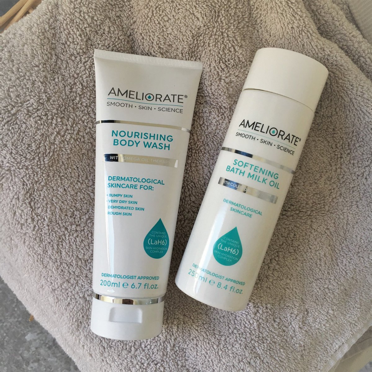 For those of us with KP, daily showering and bathing can leave skin feeling tight and dry. Formulated with active moisturising ingredients, Nourishing Body Wash and Softening Bath Milk Oil replenish and enhance the skin's natural protective barrier.  📸: <a href="/lottiebown/">charlotte brown</a>