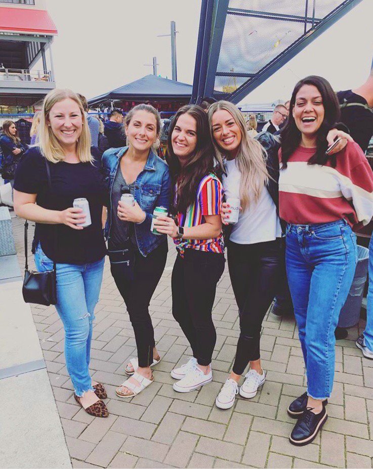 Friyay! Grab the crew and head on over to the #shipyardsnightmarket tonight! The Garden Beer Market is sure to be a crowd-pleaser:)
.
.
Thanks for the photo @girlwiththemermaidtatt      
.
.
#shipyardsdistrict #mylowerlonsdale #fridayfun