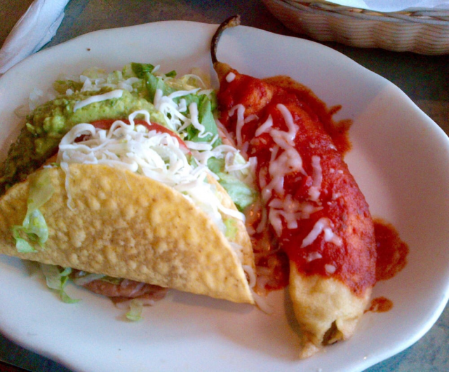 CasaMariaFL's tweet photo. Taco 'bout a great time! https://t.co/NMsQcCRFMu https://t.co/2jYOYyLIVQ