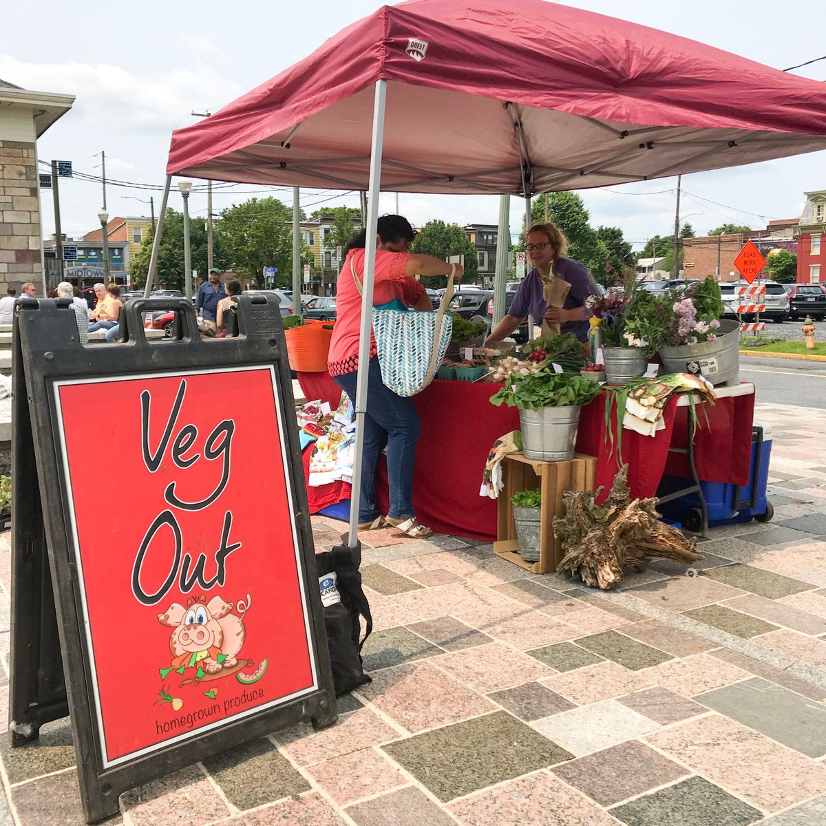 Welcome, Veg Out to our plaza! Every Friday through the summer, VegOut will set up shop with a whole new batch of deliciously fresh veggies from their farm in Halifax! In addition to farm fresh produce, you can also ask about weekly recipes with featured produce.