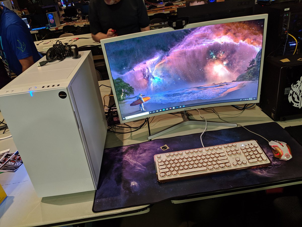RooSmash_'s tweet photo. Yoooo anyone at #DreamhackDallas?! https://t.co/wsZhYayjzd
