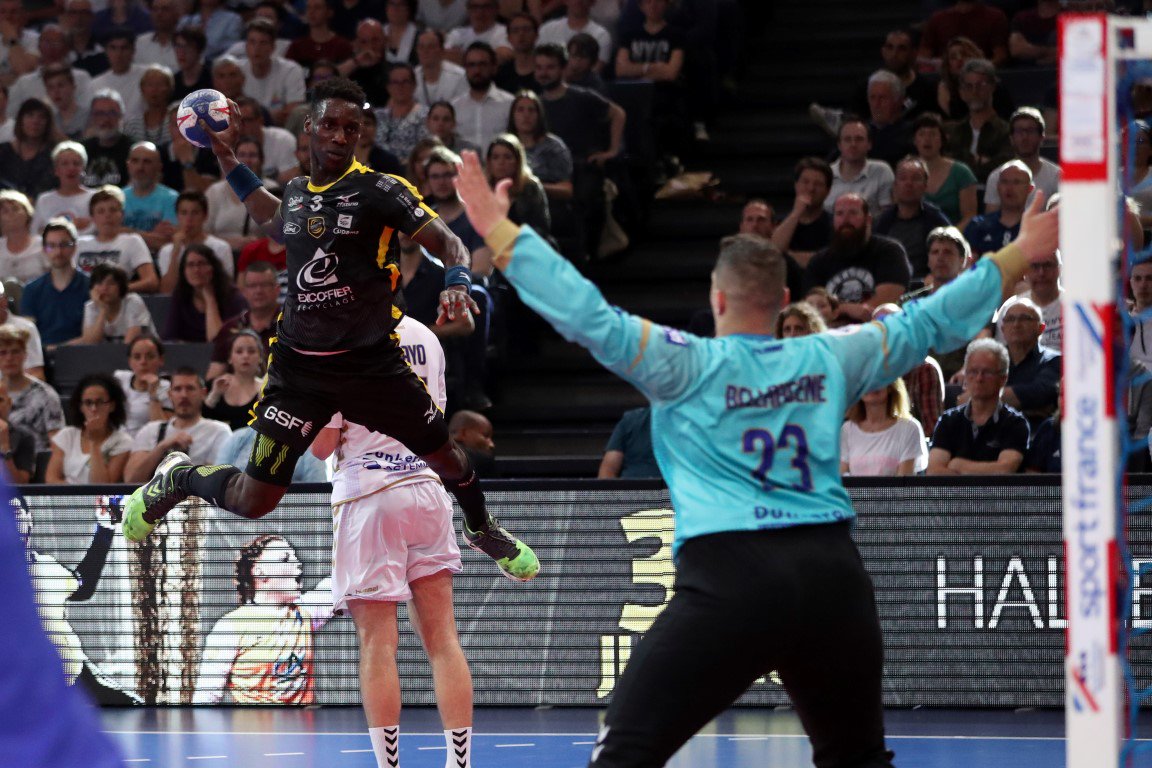 ffhandball's tweet photo. #CDF
🏆On conclue cette rétrospective 10e édition des #FinalesCDF nouvelle formule par un aperçu de la première victoire de Chambéry SMBH en finale de Coupe de France nationale masculine ! 👍
📷 FFHandball/S.PILLAUD
#VivezVibrezJouez https://t.co/ovj8wd9Jk9
