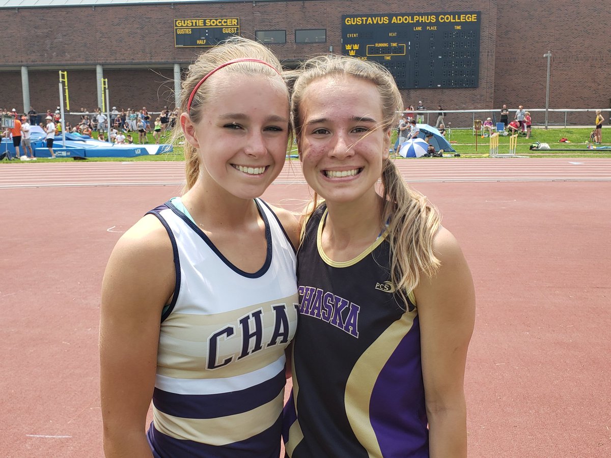Two of the stars of the meet for District 112 finish exciting days in the 200 meters. Both with PRs

Sophie Pawlyshyn and Mefan Jeurissen
