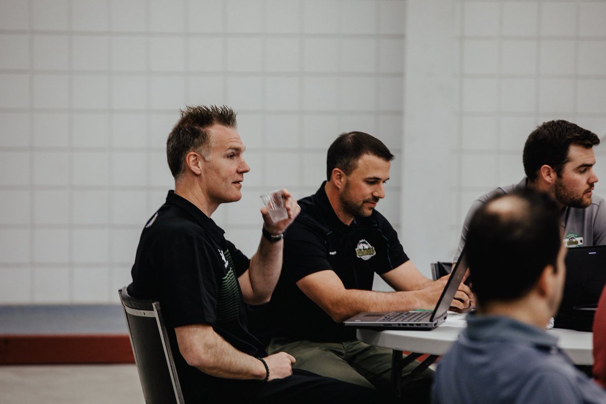 theSJHL's tweet photo. .@HumboldtBroncos HC/GM @barndog44 &amp; his group at the #SJDraft19 https://t.co/s0Kh2oBEJk