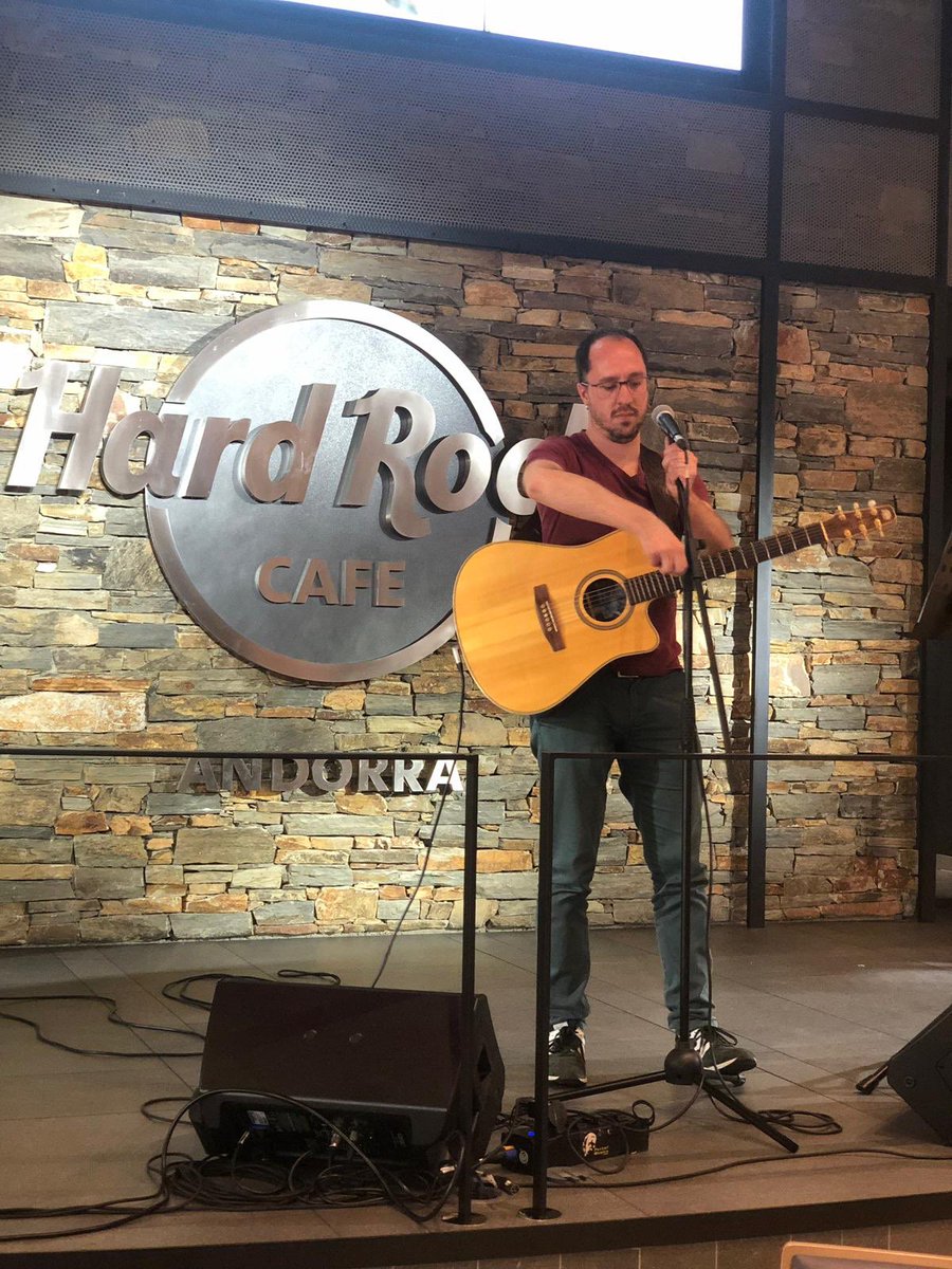 Sound check completed! See you at 21.30!Prueba de sonido completada. Nos vemos a las 21.30! @hardrockcafeand 
.
.
#rock #singersongwriter #acousticrock #hardrockcafe #funkrock #rockmusic #popmusic #poprock #music #livemusic #andorra #andorralavella #thisishardrock