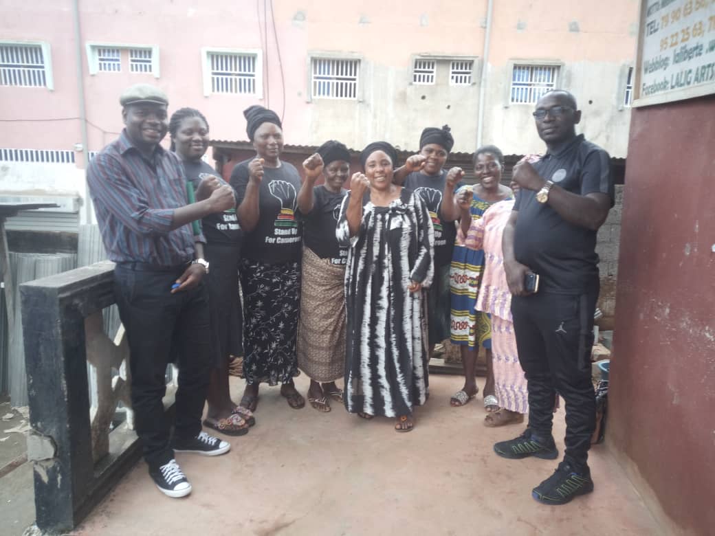 KahWalla's tweet photo. Construire le pouvoir du peuple! #FridayInBlack 
Building the dynamic.  
Every Friday,  we #StandUpForCameroon https://t.co/iqXKBVcZWM