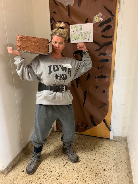 aklaffke's tweet photo. Then Miss Peck takes book to movie day seriously with the 4th-6th Graders, we have a Miss Trunchbull in the building by "The Chokey"!  #AldenPride #IFAcadetPride @BlakePeck14 https://t.co/NY5dupmatS