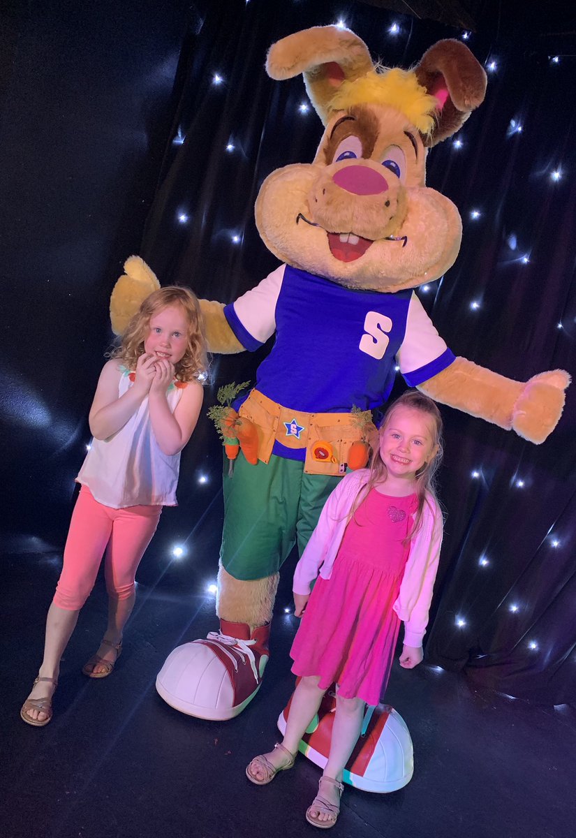 SimonFieldRFM's tweet photo. Thanks #Sparky the girls have enjoyed themselves this week. So sad it the last night #parkdeanresorts the @pdtroupers did a great job. Reminds me of working as an Ents for #Airtours #MyTravel #Languard #IsleOfWight https://t.co/nky7Gke9h1
