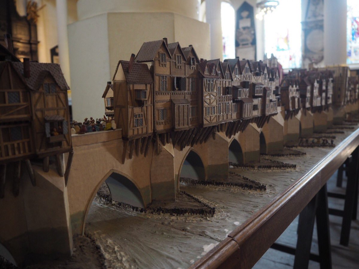 Let’s take a moment of Medieval Wonder -  Old London Bridge!
Built between 1176 and 1209, it was the first to be built in stone and masterminded by Peter of Colechurch. What I give to go back and walk across that bridge! (pic a model 😃)#LondonHistoryDay