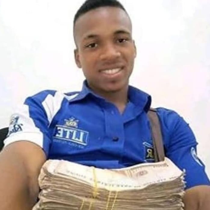 EmekaFix's tweet image. 