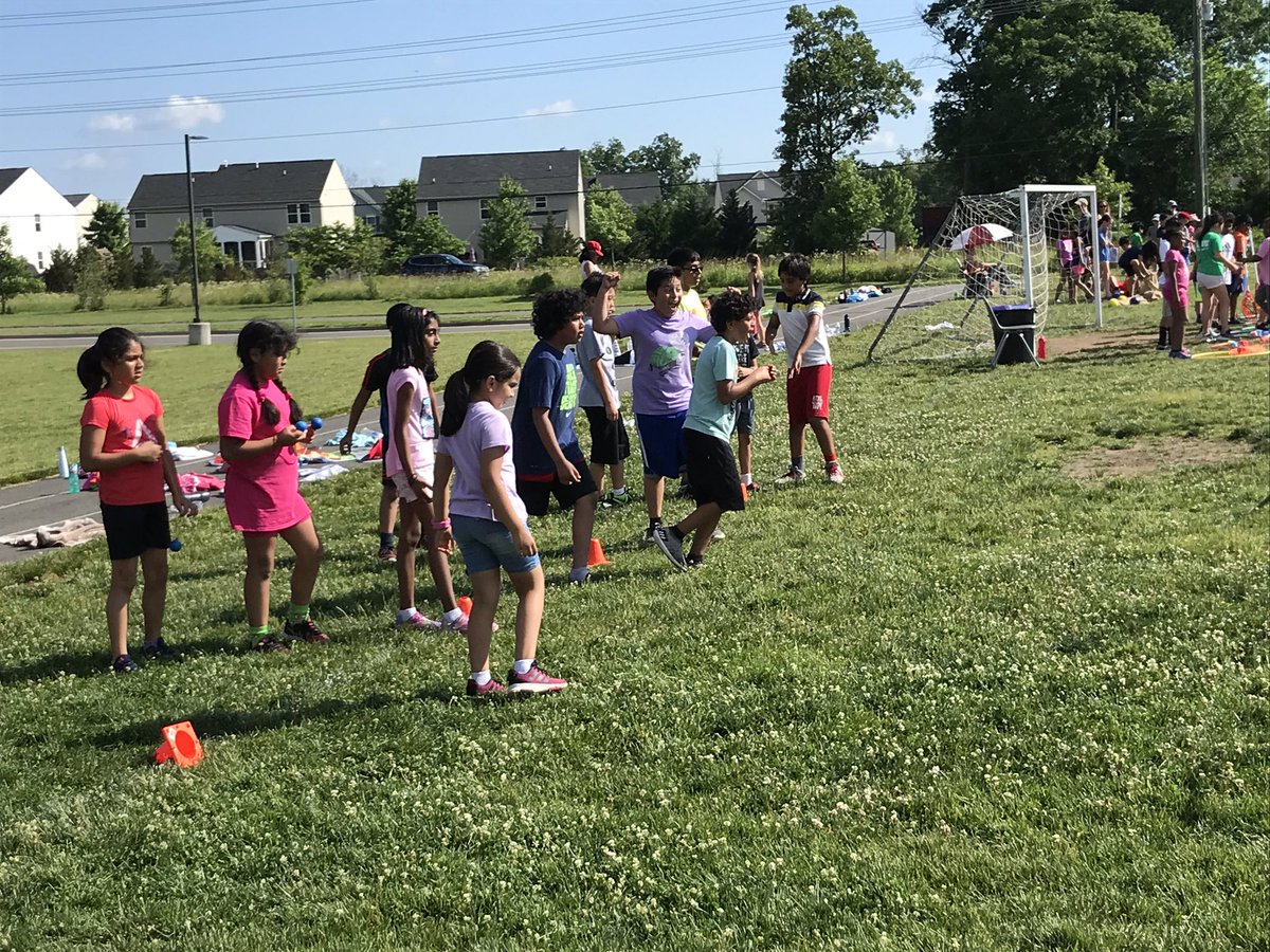 MrsKrauseVA's tweet photo. Field Day was awesome!!! Thanks, @CardinalRidgePE for putting together some fun activities! @CardinalRidgeES #CREyr5 https://t.co/toBqGWJtkX