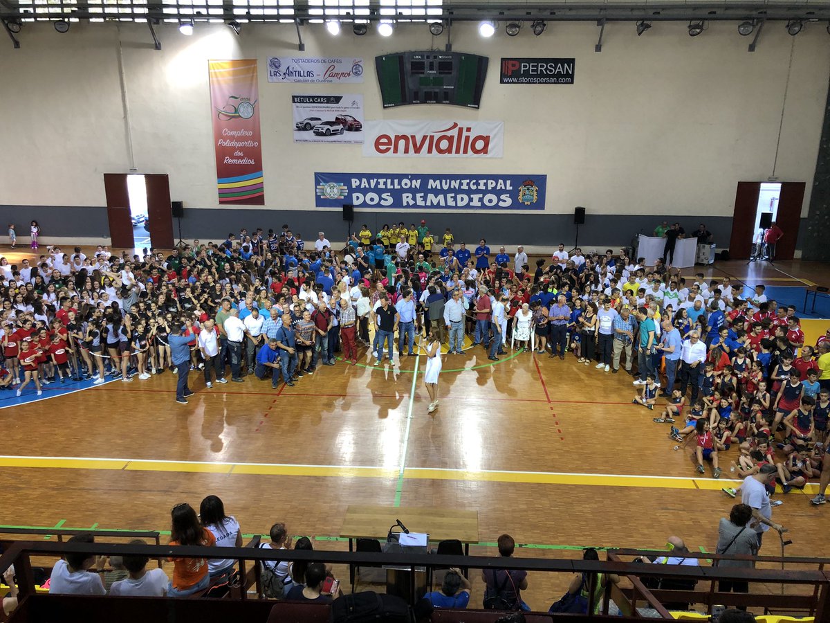 🎂50 aniversario do Pavillón dos Remedios
 
Foto de familia co deporte ourensán.
Grazas por acompañarnos nun día tan especial 

#50anosPavillonOurense
<a href="/OurenseConcello/">Concello de Ourense</a>