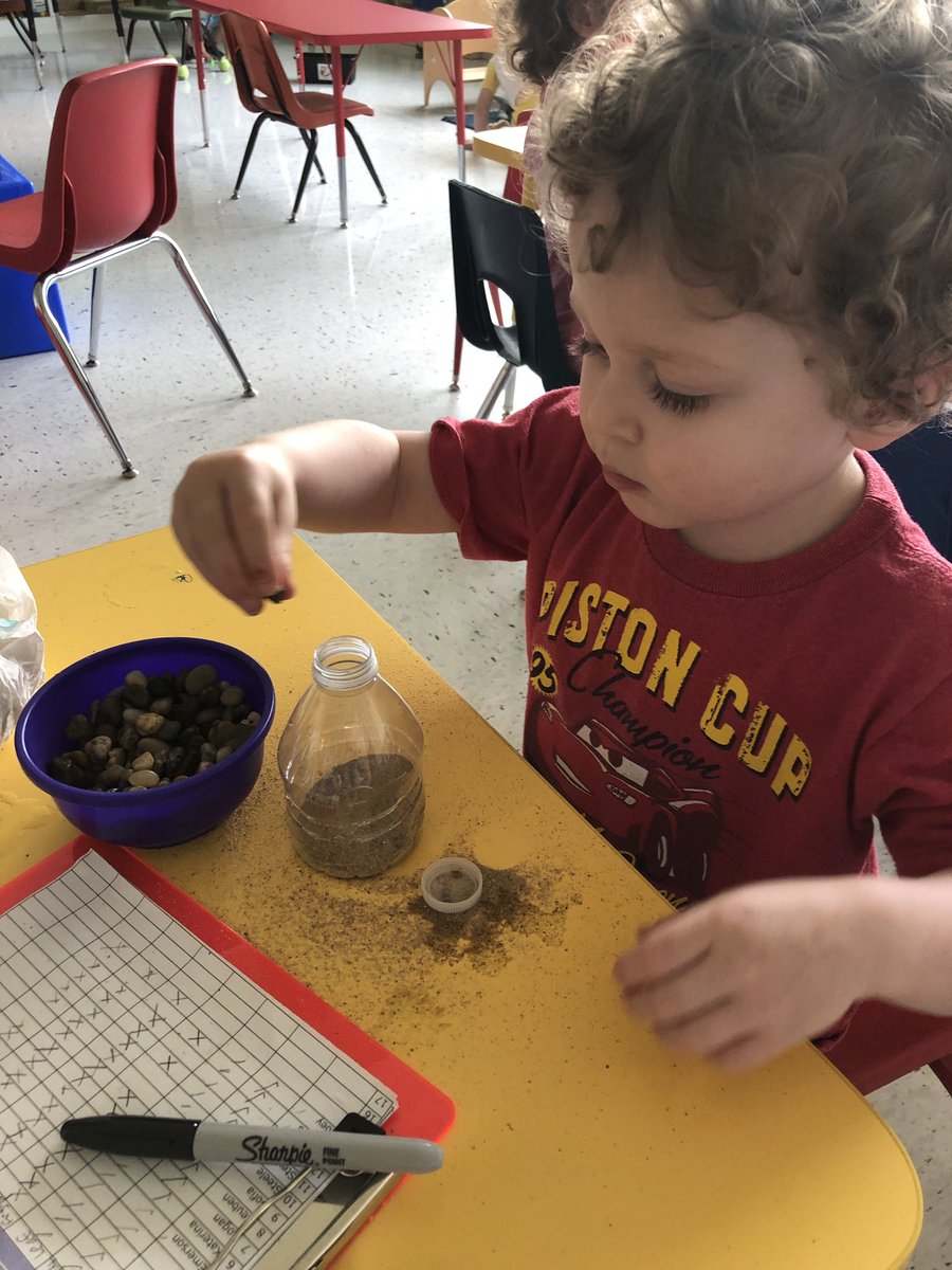 MsKrayPreK's tweet photo. Kid to Kid day was so much fun! We had a blast reading about the ocean, dancing to Baby a Shark, and making ocean in a bottle! #Kid2Kid #lb65 #prek https://t.co/xPtxB8ZGWz