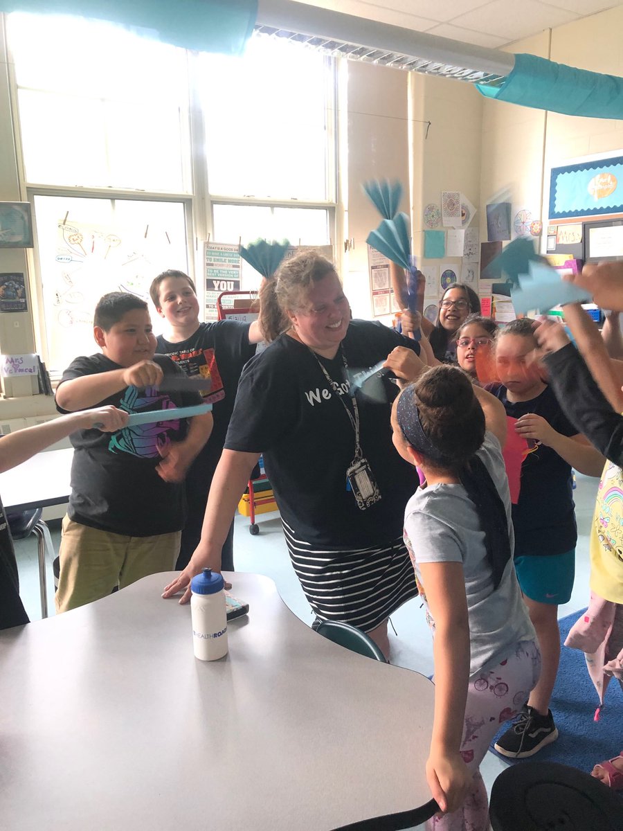 joannecconte's tweet photo. At Franklin, 4th graders keeping Empress Vermeal cool! https://t.co/KDf1CngXXU