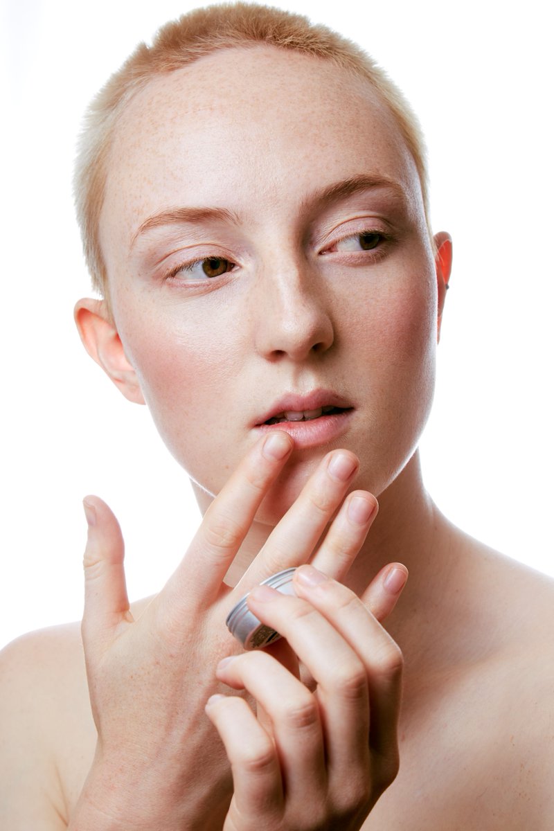 There are just 5 ingredients in our little Peppermint lip balm: Coconut Oil,  Beeswax, Shea Butter, Sweet Almond Oil and Peppermint Essential Oil. Each one of these ingredients is also organic ✨