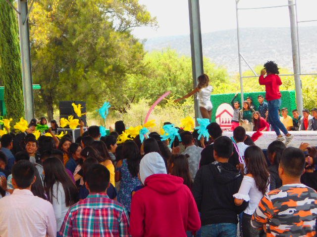 Cobaep_P6's tweet photo. Ser estudiante es dar lo mejor de uno para asegurar un futuro digno y demostrar que las enseñanzas de nuestros padres y maestros no fueron en vano, hoy en el @cobaep plantel 6, celebramos el día del estudiante. ¡Muchas felicidades queridos alumnos! https://t.co/q3UiNBR1Ow