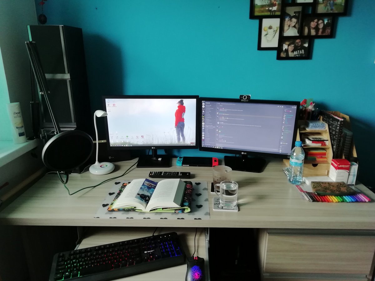 0xfordka's tweet photo. Ciałem w książkach, sercem w grach :) #game #book #ksiazki #ksiazka #gra #gry #pixele #literki #stream #twitch #finalfantasy #jedynetakiemiejsce #klaudiabianek #PC #lovePC #myworld #pixelaranieblachara #finalfantasy14 #weneedYA #stormblood #recenzyjna https://t.co/2svOoTeysB