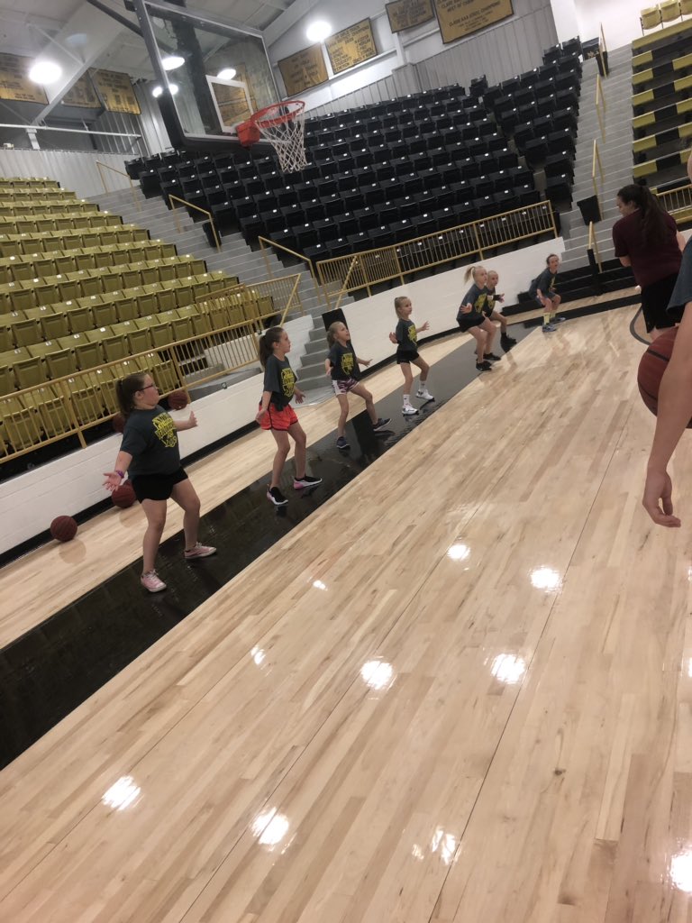 HoopsClinton's tweet image. Working on defensive slide