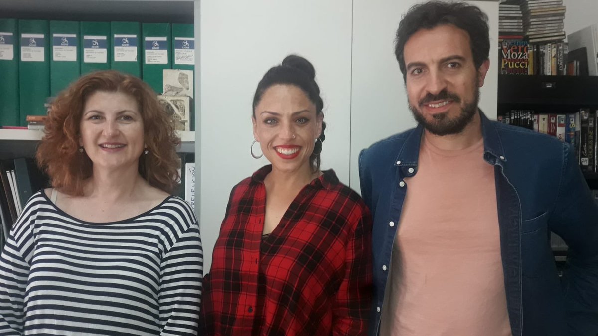 escoletaAPunt's tweet photo. Des de @nectarestudio ve @rauortiz director del projecte, @soyAndrea_es una app per a combatre l’assetjament a l’escola que ja està en funcionament a diferents instituts, com el d’Esther Bueno que ve a contar de primera mà com s’ha aplicat al seu centre. @apunt_media https://t.co/XXvZwDMxlY