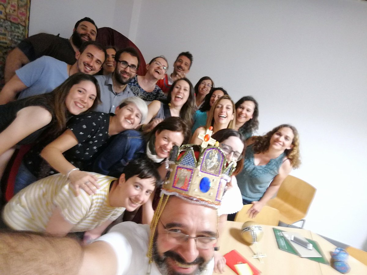 enlavicaria's tweet photo. Gracias @Diversatics @profesor_jesus @AzaharaTIC  por hacer que coincida con tanta gente genial!!!! #TronoLúdico19 #ABJAlmería https://t.co/2GflwxghOd