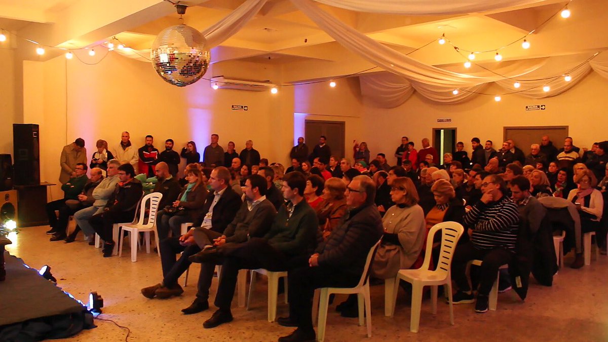 omarduclos's tweet photo. Bienvenida #PodemosAzul! La nueva agrupación vecinal que se presentó anoche y fortalece #AzuleñosparaelCambio. Vamos a ganar las próximas elecciones municipales y comenzar una nueva etapa a partir del 10 de diciembre. Sí que #PodemosVivirMejor en #Azul. https://t.co/7MW4GhteGM