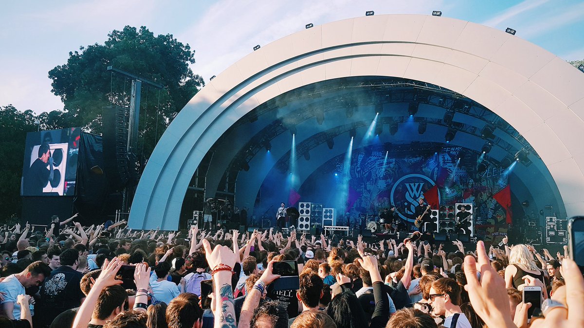 pierrebauduin18's tweet photo. Well. @whileshesleeps is still a great band but sad they don't play old songs anymore... now waiting fuckin' @Architectsuk 🙏
.
#BounOnTheRoad #London #AllPointsEast #BringMeTheHorizon #Amo #AmoTour #Architects #HolyHell #WhileSheSleeps https://t.co/hMmudzYDN7