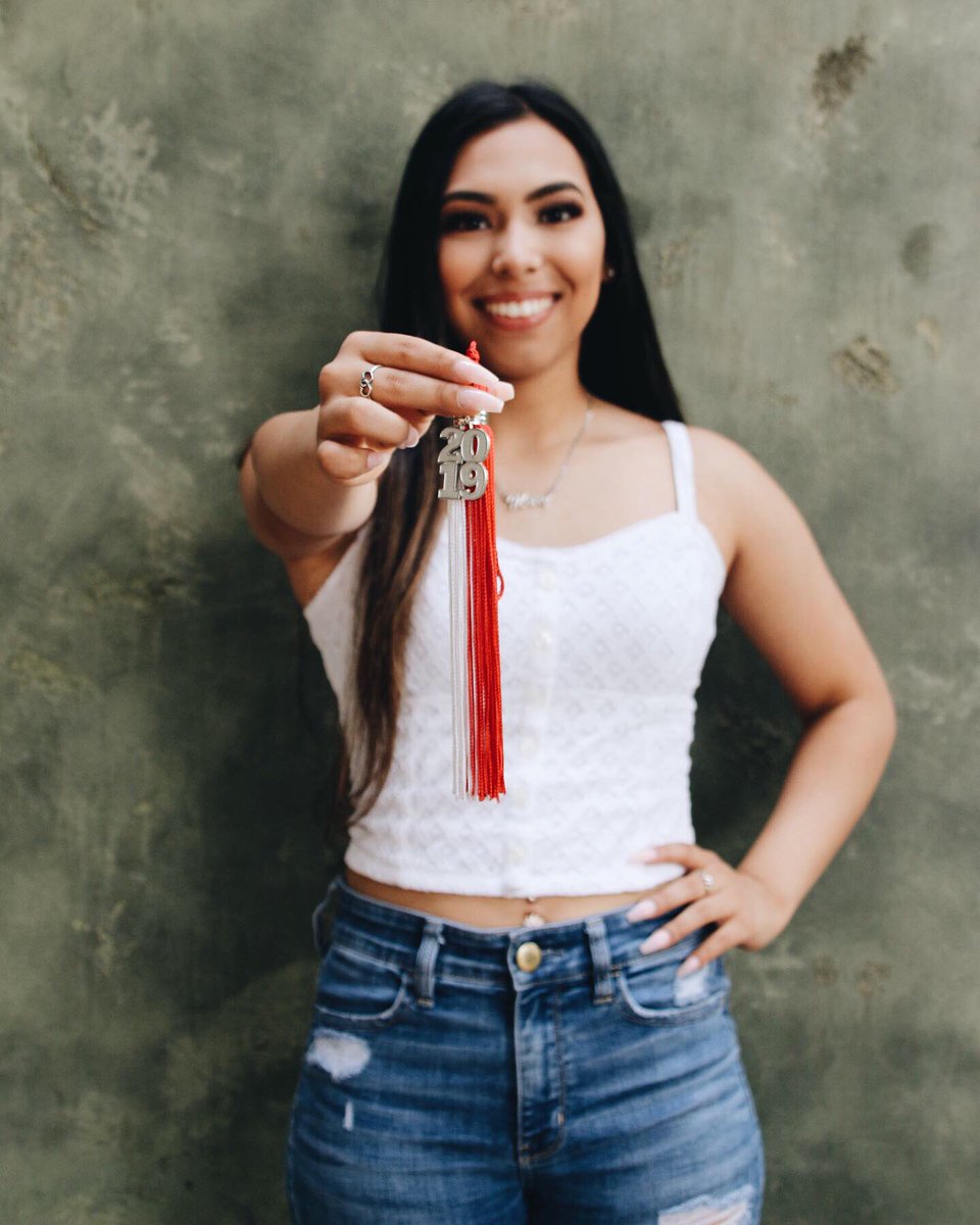 maarymtz_'s tweet photo. can’t wait to walk the stage. ‘19 🎓 https://t.co/nem69Ps0i8