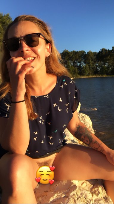 Les vacances sont chaudes... lien en bio vers les photos et vid&eacute;os non censur&eacute;es ❤️ https://t.co/OCj<a href="/tag/nomakeup"class="tags"><span>#nomakeup</span></a><a href="/tag/naturallady"class="tags"><span>#naturallady</span></a>